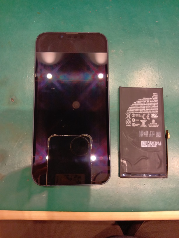 充電が一日持たないiPhone13（アイフォン13）のバッテリー交換なら、スマホ修理工房テラスモール湘南へ